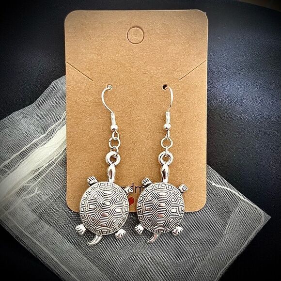 2/$20 ⭐️ 3/$25 | Handmade Turtle Earrings - Picture 1 of 5